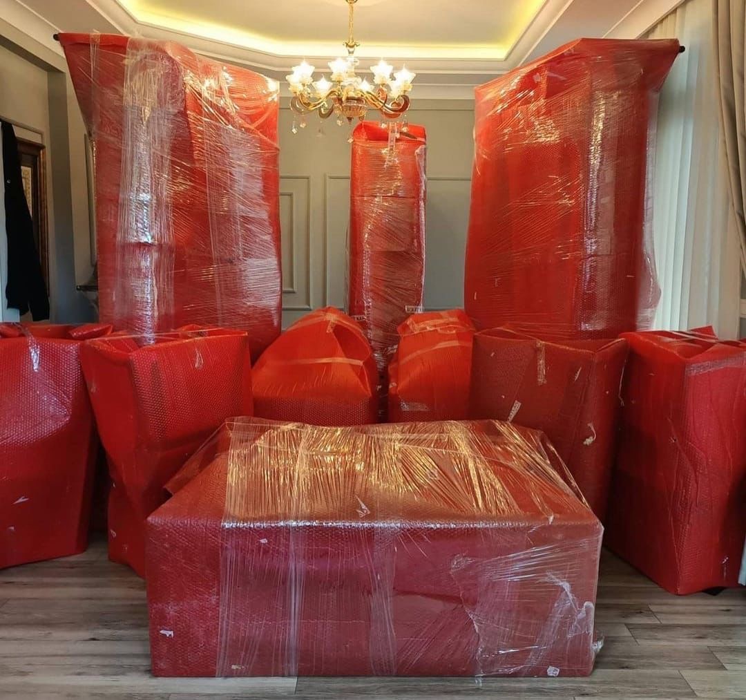 Ekiplerimiz tarafından öncelikle eşyanın durumunu görmek ve paketleme için gerekli olan ambalaj malzemelerinin belirlenmesi için eşyalarınız kontrol edilecektir. Asıl süreç, tüm eşyalarınıza paketleme sağlandıktan sonra başlar. Paketleme sürecinde eşyaların zarar görmemesi ve daha kolay sevk edilebilmesi için gerekli önlemler alınacaktır. Bu aşamada kullanılan balonlu naylon, streç film ve kutu, işlemin başarısı için çok önemlidir.